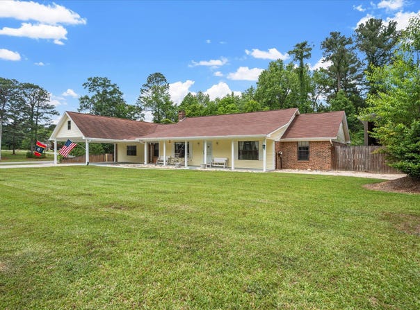 103 Oak Dr., Petal, MS 39465