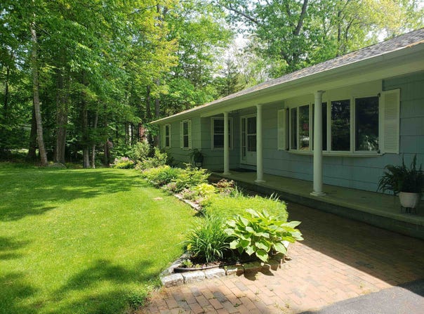24 Chapel Road, North Hampton, NH 03862