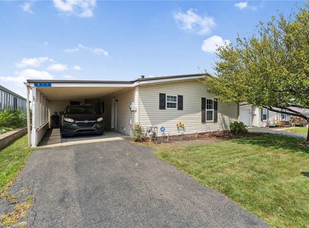 811 Clover Ln, Murrysville, PA 15668