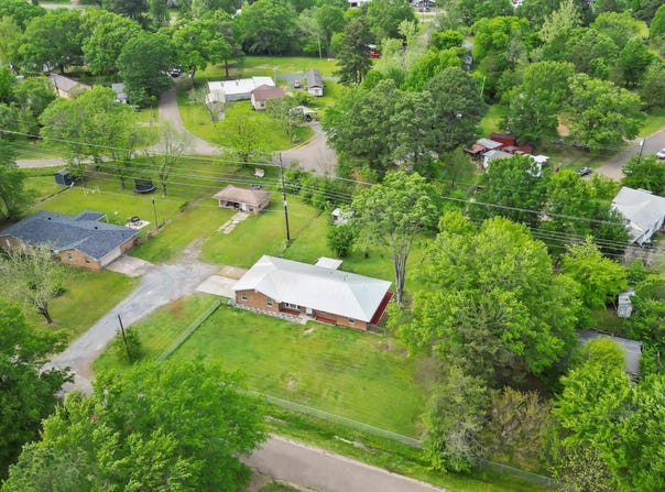 2401 E Avenue B, Hooks, TX 75561