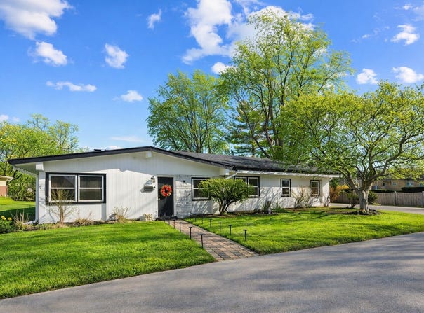 8 Rob Road, Mount Prospect, IL 60056