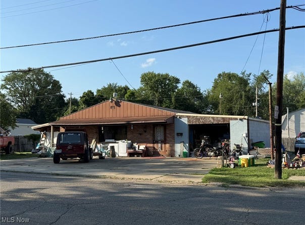 1015 Trenton Avenue, Uhrichsville, OH 44683