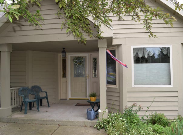 N21w24090 Garden Cir, Pewaukee, WI 53072