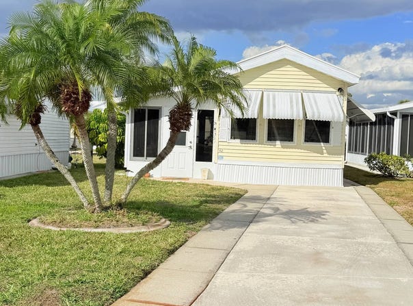 42 CROWNPOINT, NOKOMIS, FL 34275