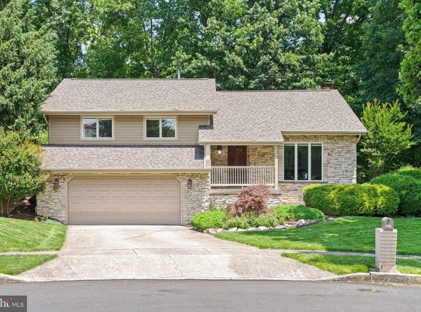 136 BRIARWOOD COURT, CAMP HILL, PA 17011
