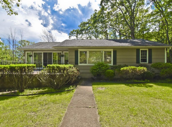 74 Center Avenue, Mount Pocono, PA 18344