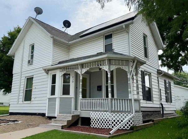 839 S Marion Ave, IA 52353