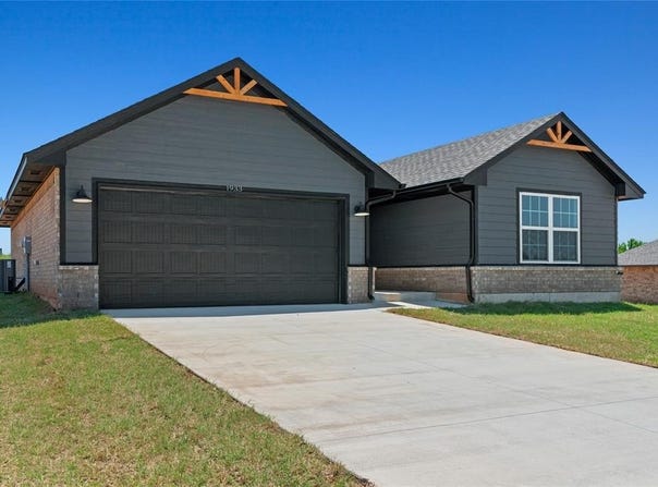 1933 Olive Avenue, Tuttle, OK 73089