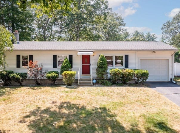 60 Saffron Circle, Springfield, MA 01129