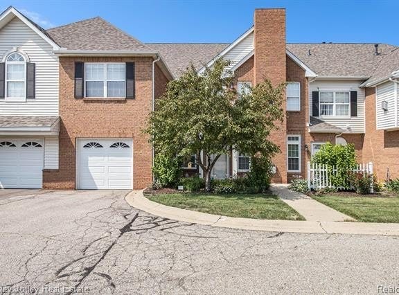642 Olde English Circle, Howell, MI 48855