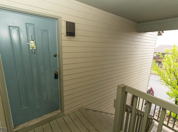 1808 Spruce Hills Dr, Glen Gardner Boro, NJ 08826-3717
