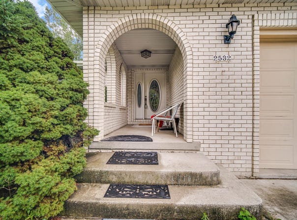 2532 Springhill Drive, Schererville, IN 46375