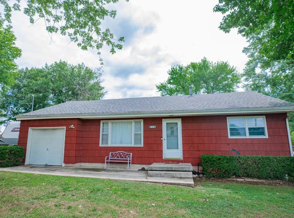 210 S Wilson Street, Walnut Grove, MO 65770