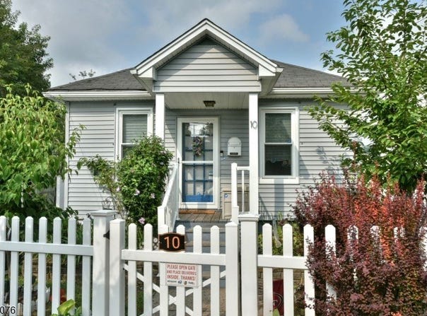 10 Ethel Ave, Hawthorne Boro, NJ 07506-2123