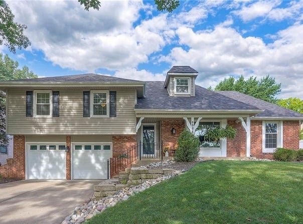 6904 Long Avenue, Shawnee, KS 66216