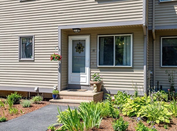 91 Cortland Cir, Leominster, MA 01453