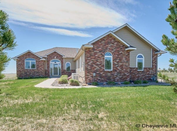 10423 BEARTOOTH DR, Cheyenne, WY 82009