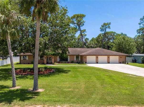 404 DICKMAN Drive SW, RUSKIN, FL 33570