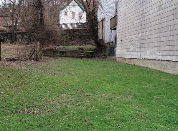 1310 Stranmore St, Manchester, PA 15212