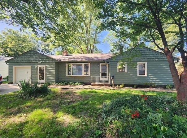 402 E Truman Avenue, Clinton, MO 64735