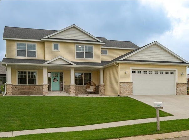2990 Pinewood Ridge Drive SE, Rochester, MN 55904