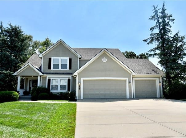 925 Redwood Circle, Liberty, MO 64068
