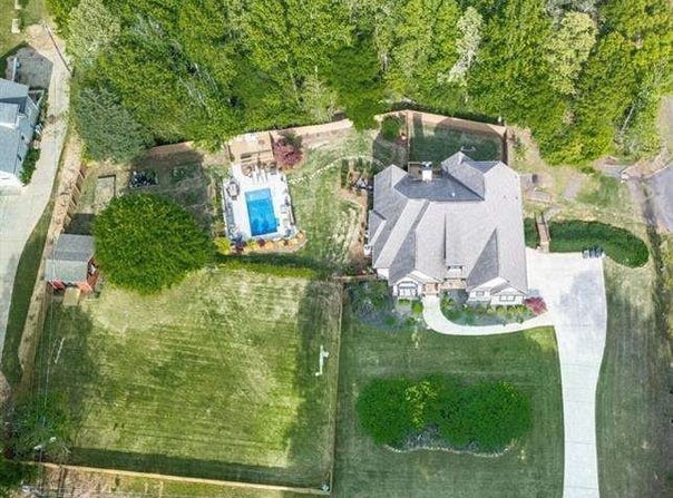 1076 Pinyan, Canton, GA 30115