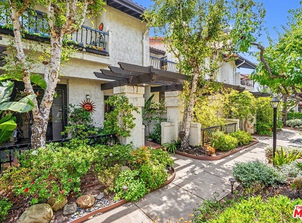 17204 Palisades Cir, Pacific Palisades, CA 90272