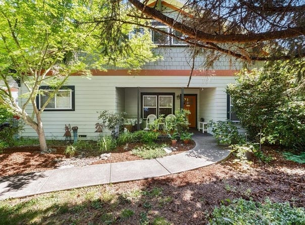 1205 E Park Street, Grants Pass, OR 97527