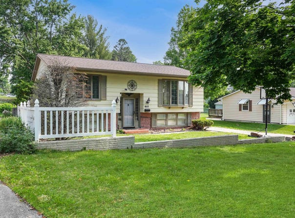 801 W 13th Street, Cedar Falls, IA 50613