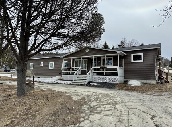 10 Dow Street, Fort Kent, ME 04743