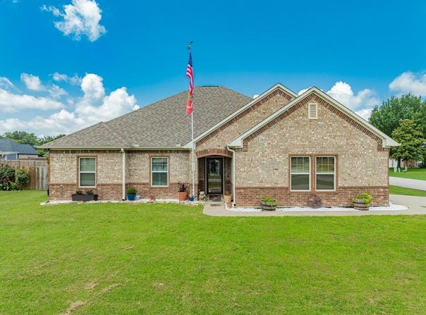 141 Ocean Lake Drive, Edgewood, TX 75117