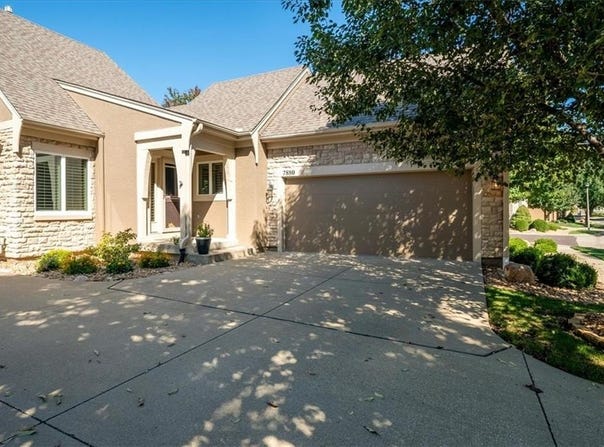 7880 W 157th Terrace, Overland Park, KS 66223