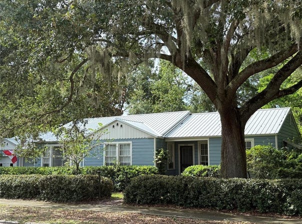 210 W 11TH AVENUE, MOUNT DORA, FL 32757