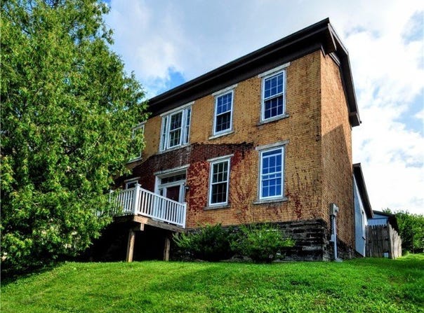 223 5th St, California, PA 15419