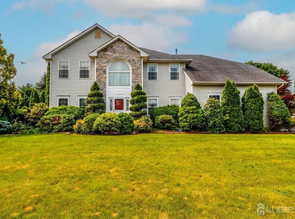 8 Staudt Court, Franklin, NJ 08873