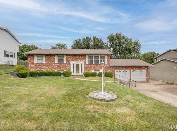 1810 Montview Avenue, Godfrey, IL 62035