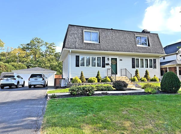 4447 Stonewall Avenue, Downers Grove, IL 60515