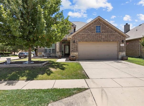 5764 Sapphire Pool Trail, Fort Worth, TX 76244