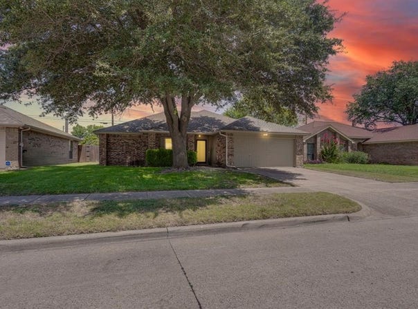 804 Simon Drive, Cedar Hill, TX 75104