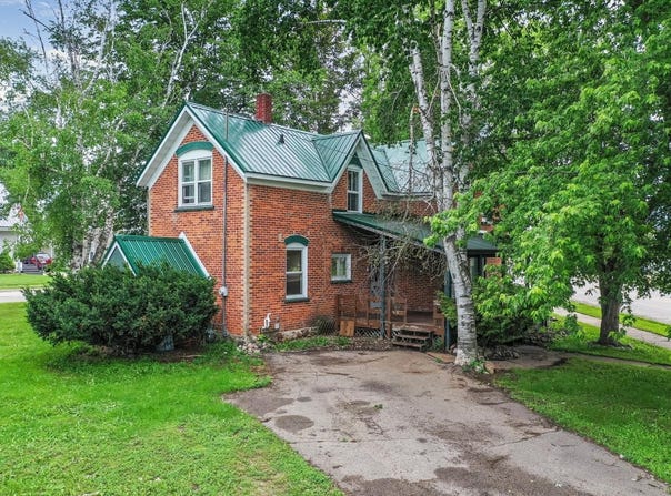 104 W MAIN Street, GILLETT, WI 54124-9002