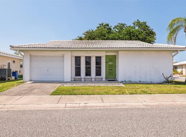 5396 ACACIA TRAIL N, PINELLAS PARK, FL 33782