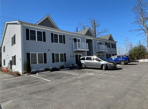 9 Gray Coach Lane, Cranston, RI 02921