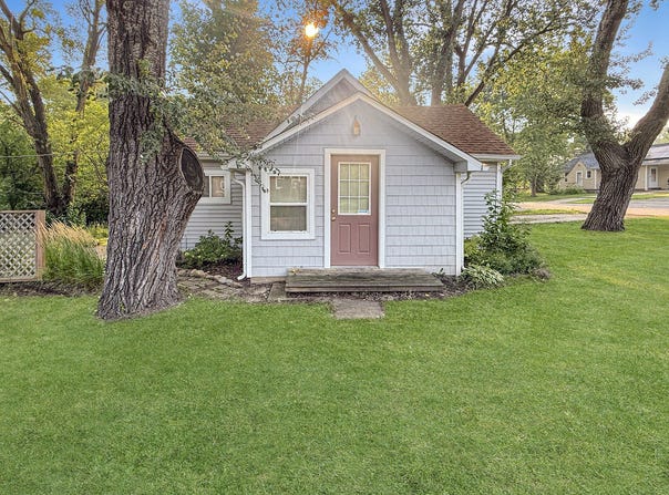 5207 Fountain Lane W, McHenry, IL 60050