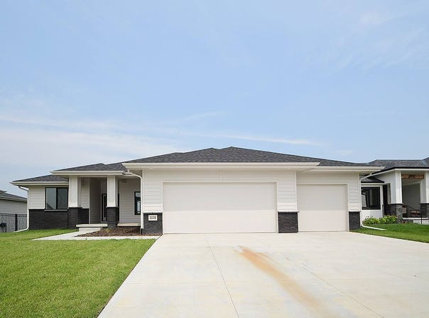 21138 Hartman Avenue, Elkhorn, NE 68022