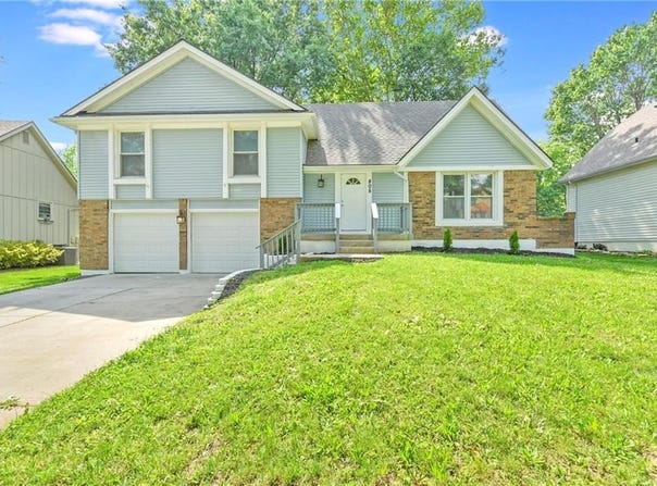 805 NW 18TH Street, Blue Springs, MO 64015