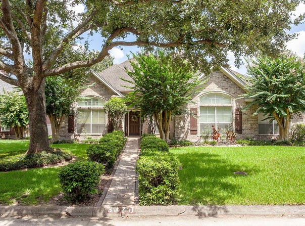 3370 Foxbriar Lane, Beaumont, TX 77706