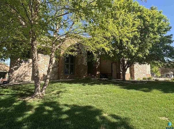 1325 W Wicklow Ct, Sioux Falls, SD 57108