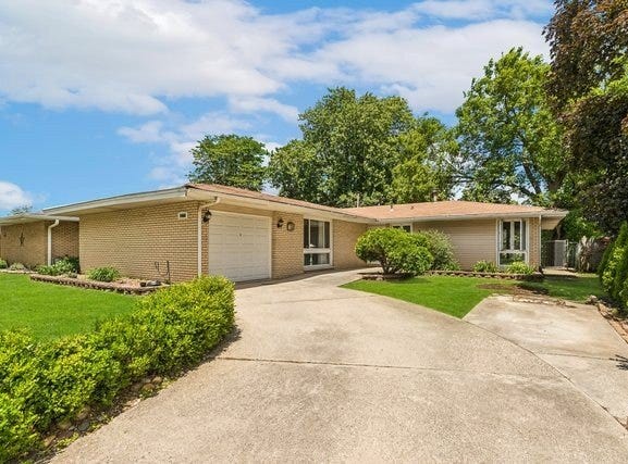 5460 Adeline Place, Oak Forest, IL 60452