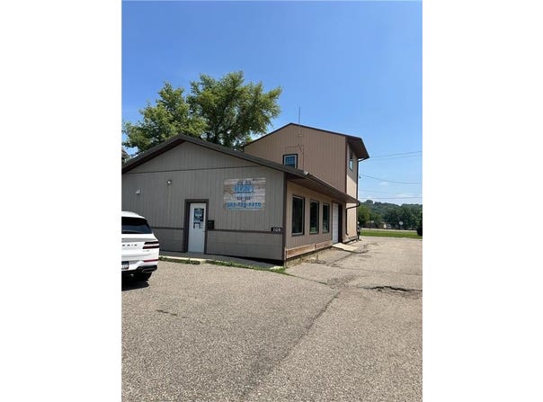 1109 N Riverfront Drive, Mankato, MN 56001